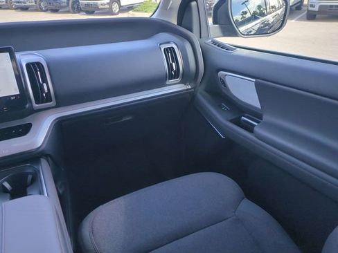 New 2025 Ford Expedition Active image 17