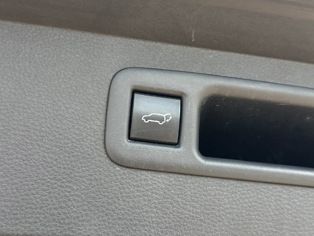 Certified 2025 Toyota Highlander XLE FWD image 24
