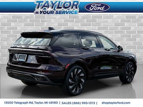 Used 2024 Lincoln Nautilus Reserve w/ Equipment Group 202A image 3