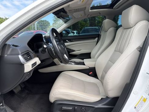 Used 2021 Honda Accord Touring image 9