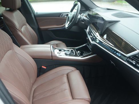 Used 2025 BMW X5 xDrive50e AWD/4WD image 12