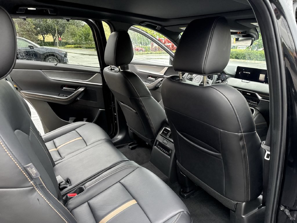 Certified 2025 MAZDA CX-70 Plug-In Hybrid w/ Premium Plus AWD/4WD image 33