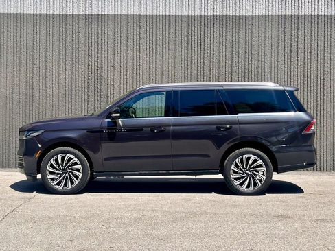 Certified 2025 Lincoln Navigator Black Label AWD/4WD image 3