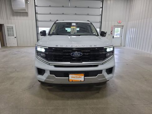 Used 2025 Ford Expedition Platinum AWD/4WD image 3