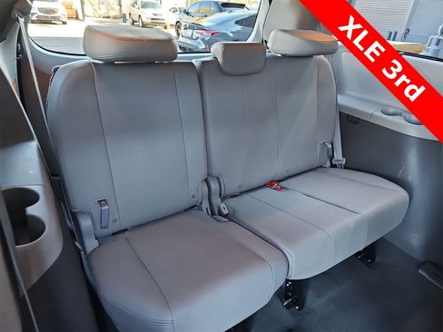 Used 2020 Toyota Sienna XLE image 30