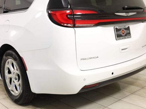 Used 2024 Chrysler Pacifica Limited FWD image 46