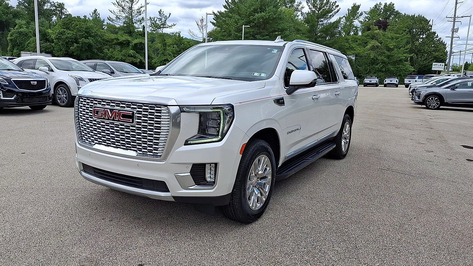 Used 2024 GMC Yukon XL Denali w/ Max Trailering Package AWD/4WD image 4