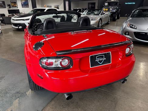 Used 2006 MAZDA MX-5 Miata Grand Touring RWD image 10