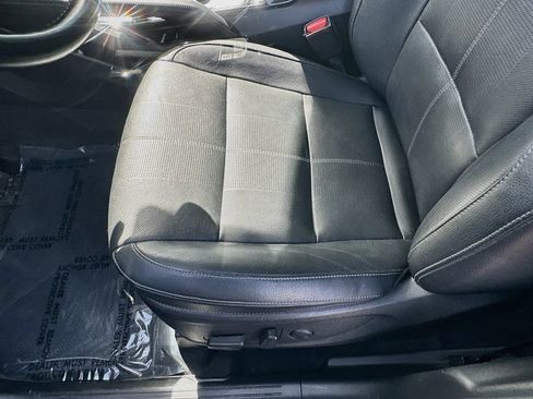 Certified 2022 Kia Telluride EX w/ EX Premium Package AWD/4WD image 19