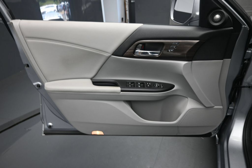 Used 2016 Honda Accord EX-L image 21