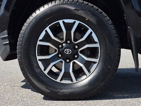 Used 2021 Toyota Tacoma TRD Sport w/ Technology Package image 8