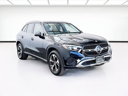 Used 2025 Mercedes-Benz GLC 350e 4MATIC image 3