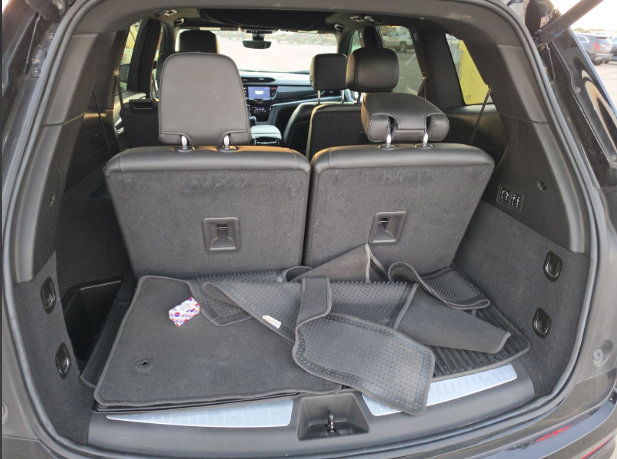 Used 2023 Cadillac XT6 Sport w/ Technology Package AWD/4WD image 8