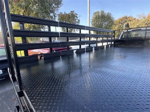 Used 2018 Ford F550 2WD Regular Cab Super Duty image 22