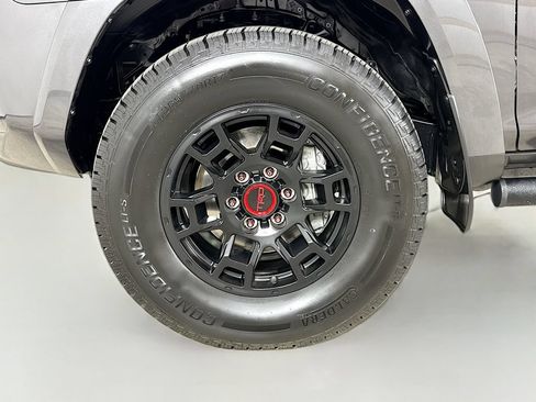Certified 2023 Toyota 4Runner SR5 AWD/4WD image 32