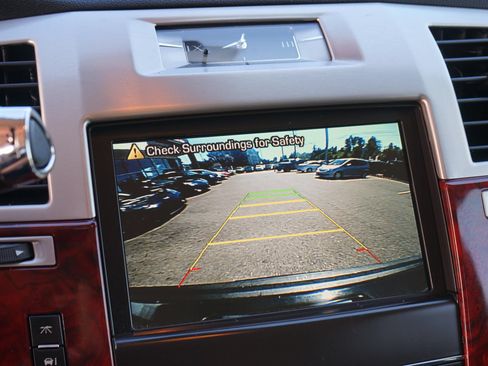 Used 2012 Cadillac Escalade Premium AWD/4WD image 16