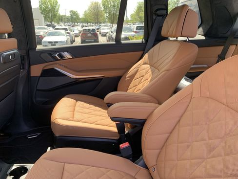 Used 2025 BMW X7 xDrive40i w/ M Sport Package image 33