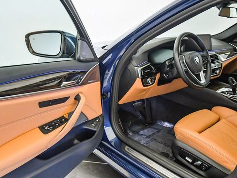 Certified 2022 BMW 530e w/ Premium Package image 21