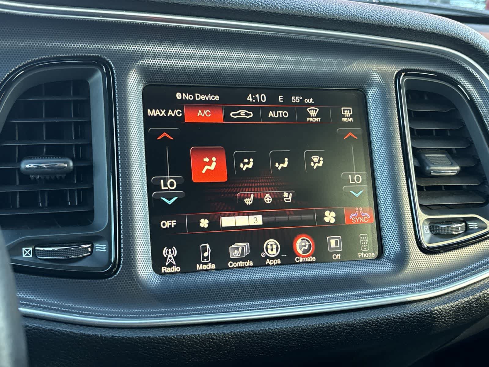 Used 2015 Dodge Challenger SRT RWD image 20