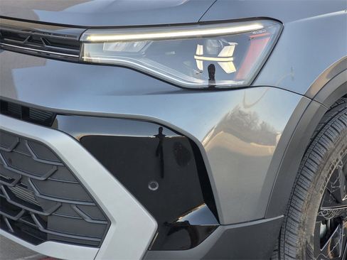 Used 2025 Volkswagen Taos SE image 6