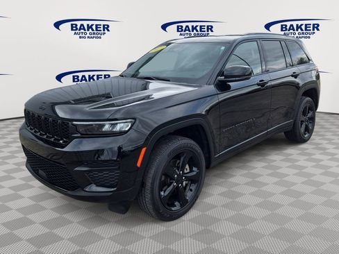 Used 2023 Jeep Grand Cherokee Altitude AWD/4WD image 3