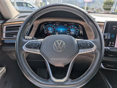 Used 2024 Volkswagen Atlas SE AWD/4WD image 17