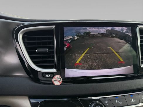 Used 2023 Chrysler Pacifica Touring-L FWD image 16