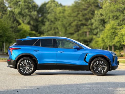 Used 2024 Chevrolet Blazer EV LT AWD/4WD image 12