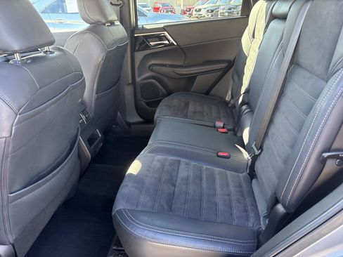 Used 2022 Mitsubishi Outlander SE image 10