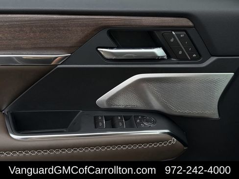 New 2026 GMC Acadia Denali Ultimate w/ LPO, Floor Liner Package AWD/4WD image 21