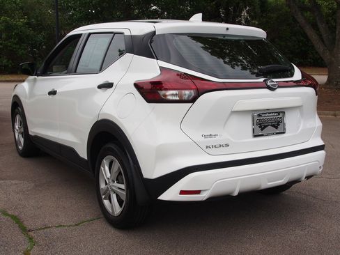 Used 2023 Nissan Kicks S FWD image 5