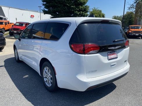 New 2026 Chrysler Voyager LX image 5