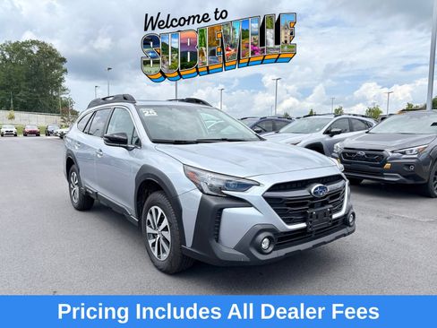 Used 2025 Subaru Outback Premium AWD/4WD image 1