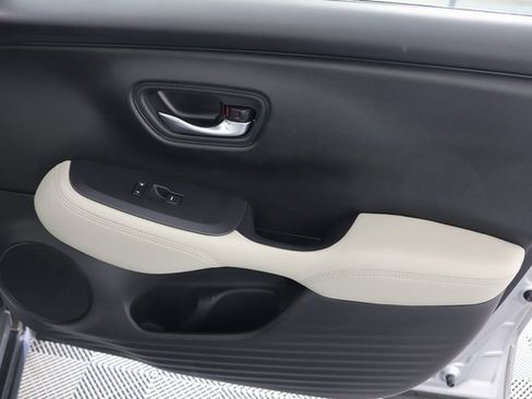 Used 2023 Honda HR-V LX image 26