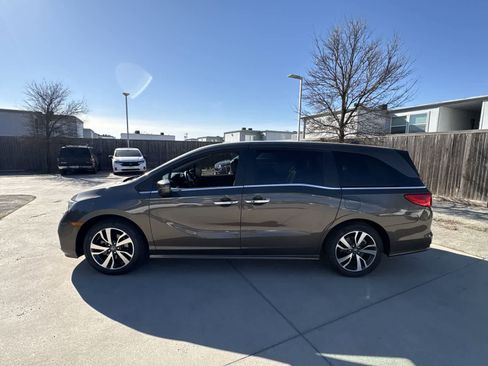 Used 2023 Honda Odyssey Touring image 3