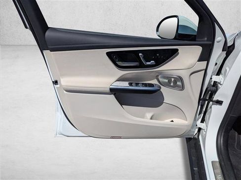 Used 2024 Mercedes-Benz GLC 300 image 23