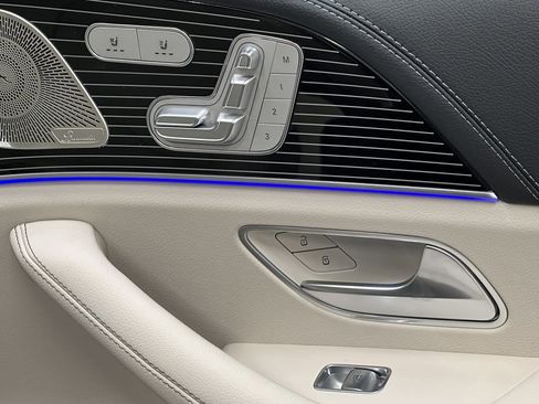 Certified 2024 Mercedes-Benz GLS 580 4MATIC image 17