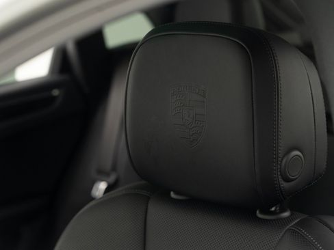 Certified 2026 Porsche Macan AWD/4WD image 19