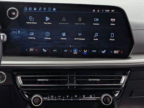 Used 2025 Chevrolet Traverse LT image 14