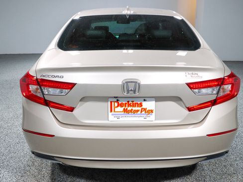 Used 2018 Honda Accord EX image 8