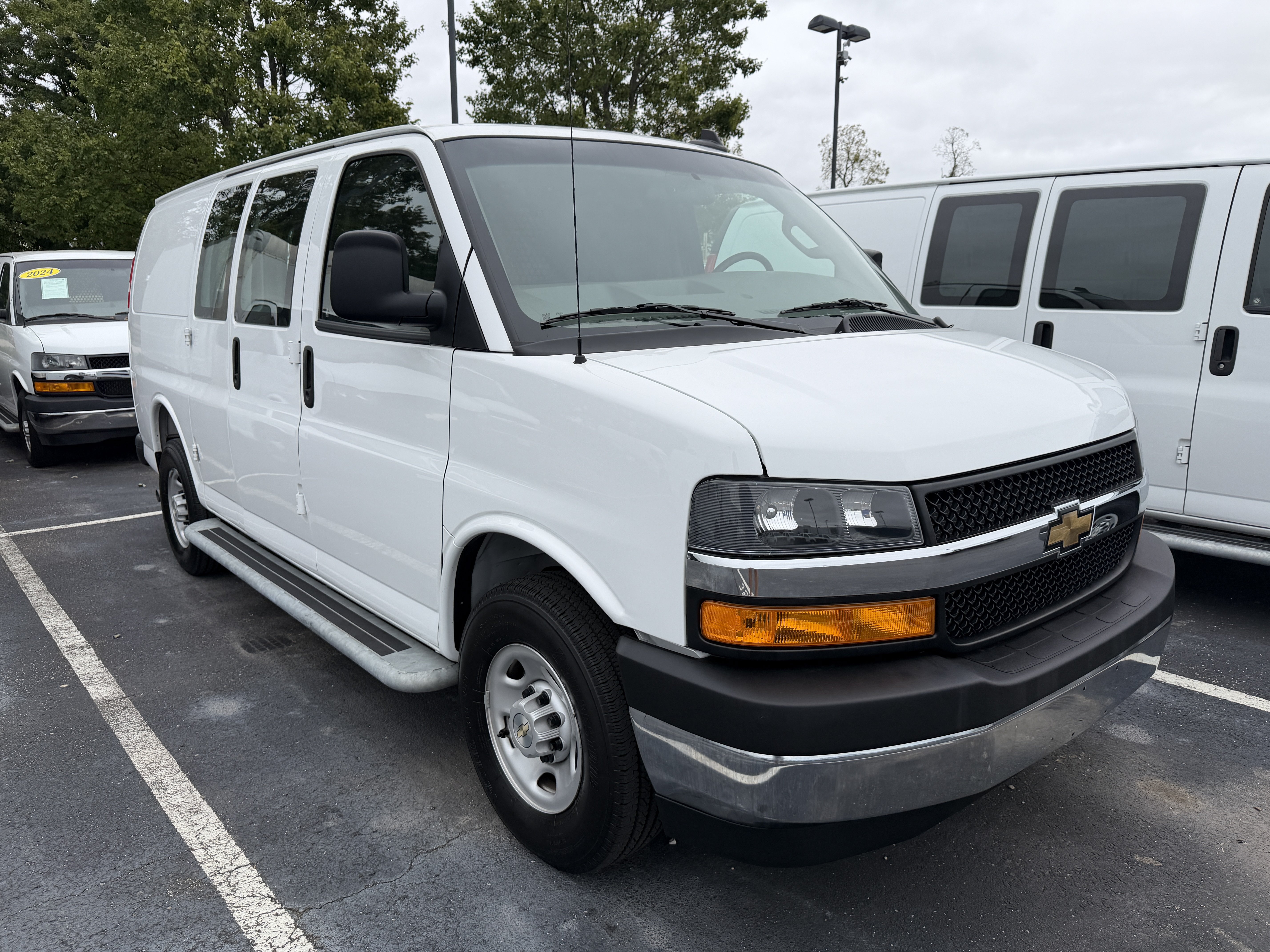 Used 2025 Chevrolet Express 2500 w/ Driver Convenience Package RWD image 2