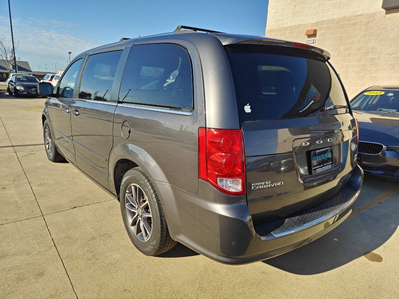 Used 2017 Dodge Grand Caravan SXT FWD image 7