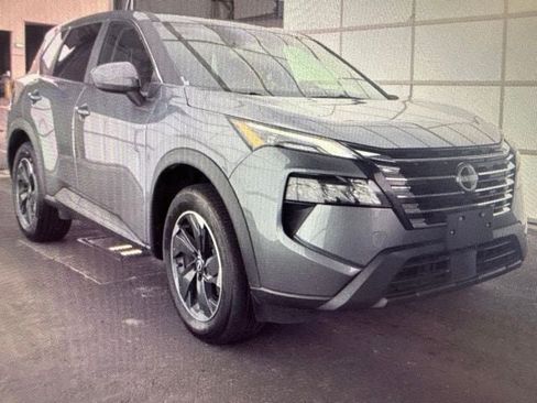 Certified 2025 Nissan Rogue SV FWD image 11