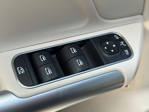 Used 2025 Mercedes-Benz GLA 250 4MATIC image 33