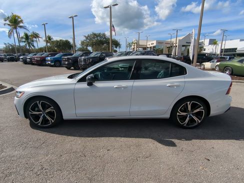 Used 2024 Volvo S60 B5 Plus image 8