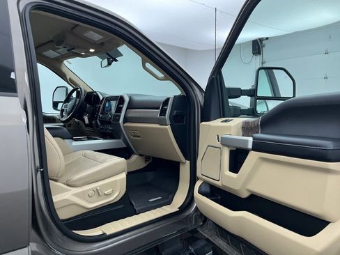 Used 2019 Ford F350 Lariat w/ Chrome Package image 24