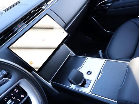 New 2026 Land Rover Range Rover SE image 19