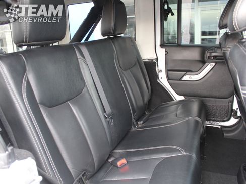 Used 2018 Jeep Wrangler Unlimited Rubicon w/ Cold Weather Group image 24