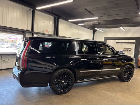 Used 2016 Cadillac Escalade ESV Premium AWD/4WD image 10