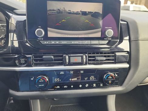 Used 2025 Nissan Pathfinder SV image 20